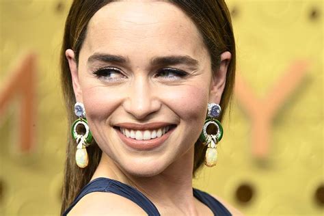 emilia clarke nu|Emilia Clarke on the Pressure to Film Nude Game of Thrones .